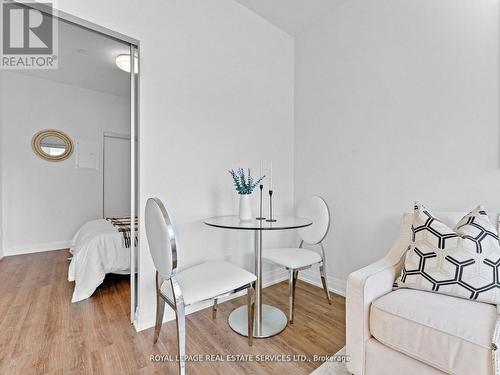 215 - 286 Main Street, Toronto, ON - Indoor Photo Showing Dining Room