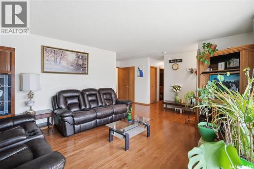 249 Pasqua Street N, Regina, SK - Indoor Photo Showing Living Room