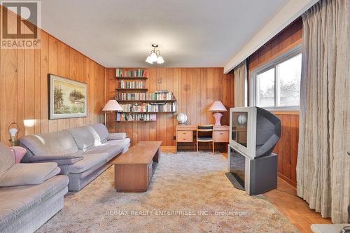 2288 Hensall Street, Mississauga, ON - Indoor Photo Showing Living Room