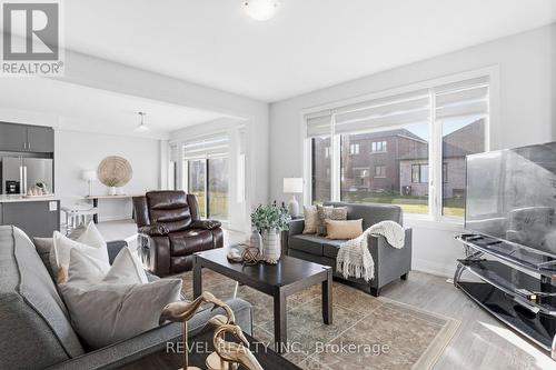 13 Corley Street, Kawartha Lakes (Lindsay), ON - Indoor Photo Showing Living Room