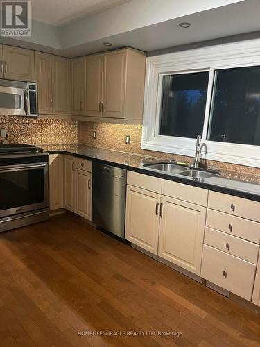 5607 Tenth Line, Erin, ON - Indoor Photo Showing Kitchen With Double Sink