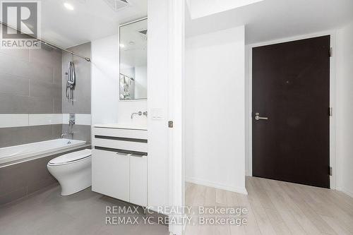 5104 - 197 Yonge Street, Toronto, ON - Indoor Photo Showing Bathroom