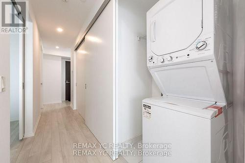 5104 - 197 Yonge Street, Toronto, ON - Indoor Photo Showing Laundry Room