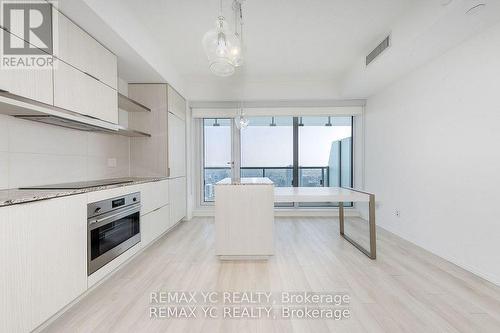 5104 - 197 Yonge Street, Toronto, ON - Indoor