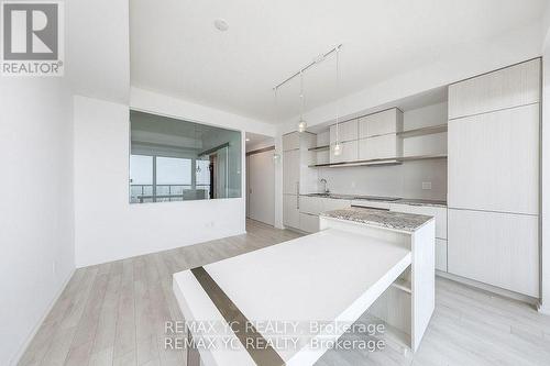 5104 - 197 Yonge Street, Toronto, ON - Indoor