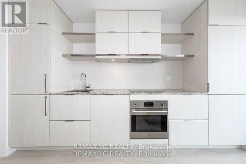 5104 - 197 Yonge Street, Toronto, ON - Indoor Photo Showing Kitchen