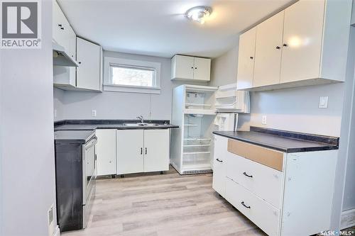 586 5Th Street E, Prince Albert, SK - Indoor Photo Showing Kitchen With Double Sink