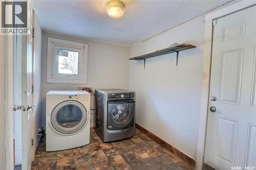 586 5Th Street E, Prince Albert, SK - Indoor Photo Showing Laundry Room