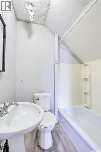 586 5Th Street E, Prince Albert, SK - Indoor Photo Showing Bathroom