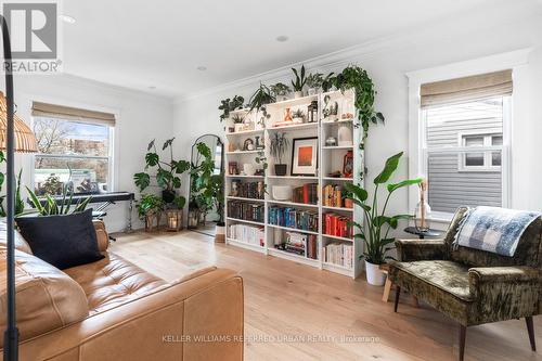 93 Concession Street, Newmarket, ON - Indoor Photo Showing Living Room