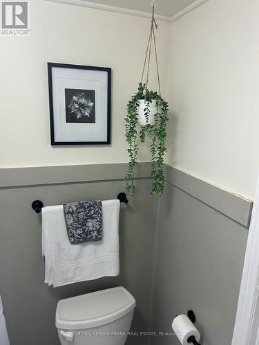 Upper - 1201 Kenneth Avenue, Peterborough (Otonabee Ward 1), ON - Indoor Photo Showing Bathroom