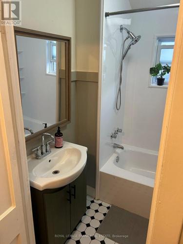 Upper - 1201 Kenneth Avenue, Peterborough (Otonabee Ward 1), ON - Indoor Photo Showing Bathroom