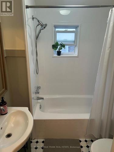 Upper - 1201 Kenneth Avenue, Peterborough (Otonabee Ward 1), ON - Indoor Photo Showing Bathroom