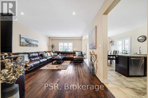 514 Old Mud Street, Hamilton, ON - Indoor Photo Showing Living Room