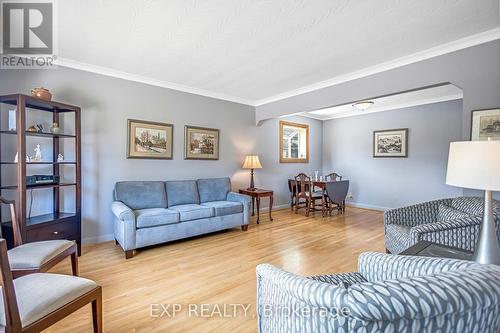 44 Shier Drive, Toronto, ON - Indoor Photo Showing Living Room