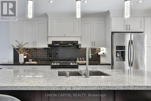 168 Kingsbridge Garden Circle, Mississauga, ON - Indoor Photo Showing Kitchen With Double Sink With Upgraded Kitchen