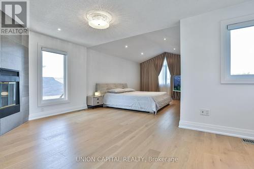 168 Kingsbridge Garden Circle, Mississauga, ON - Indoor Photo Showing Bedroom