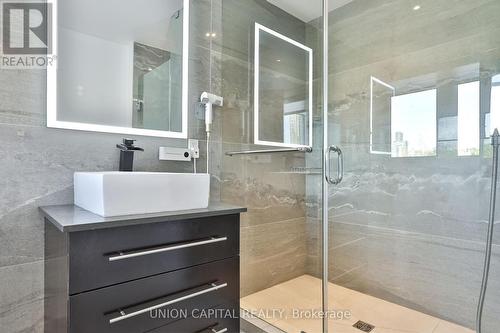 168 Kingsbridge Garden Circle, Mississauga, ON - Indoor Photo Showing Bathroom