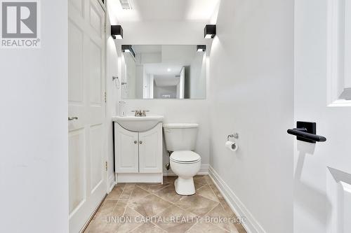 168 Kingsbridge Garden Circle, Mississauga, ON - Indoor Photo Showing Bathroom