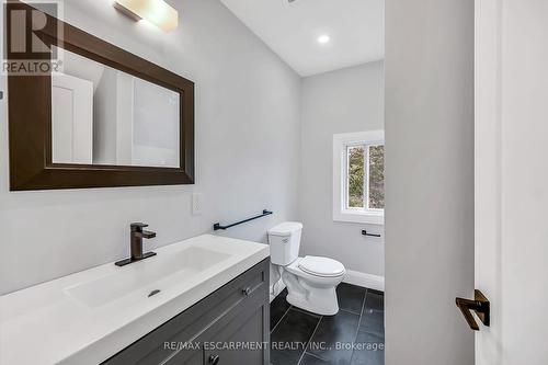 193 Glendale Avenue N, Hamilton, ON - Indoor Photo Showing Bathroom