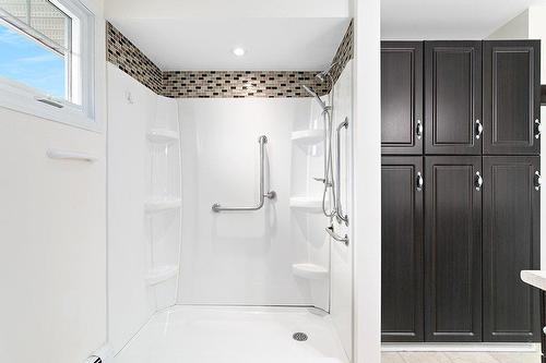 Bathroom - 11 Rue L'Écuyer, Mansfield-Et-Pontefract, QC - Indoor Photo Showing Bathroom