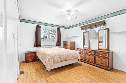 Primary bedroom - 11 Rue L'Écuyer, Mansfield-Et-Pontefract, QC - Indoor Photo Showing Bedroom
