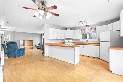 Kitchen - 11 Rue L'Écuyer, Mansfield-Et-Pontefract, QC - Indoor Photo Showing Kitchen With Double Sink
