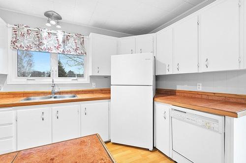 Kitchen - 11 Rue L'Écuyer, Mansfield-Et-Pontefract, QC - Indoor Photo Showing Kitchen With Double Sink