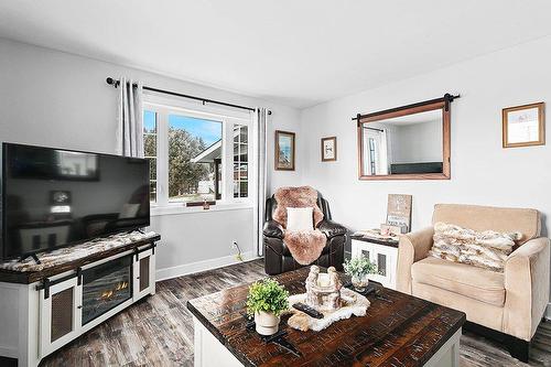 Living room - 58 Av. Victoria, Shawville, QC - Indoor Photo Showing Living Room