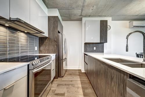 Cuisine - 210-271 Av. De L'Académie, Dorval, QC - Indoor Photo Showing Kitchen With Upgraded Kitchen