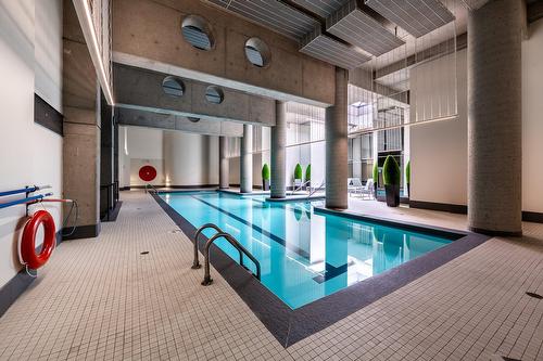 Piscine - 1201-100 Rue Hall, Montréal (Verdun/Île-Des-Soeurs), QC - Indoor Photo Showing Other Room With In Ground Pool