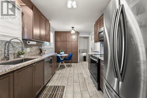 215 Berkindale Drive, Hamilton (Riverdale), ON - Indoor Photo Showing Kitchen With Stainless Steel Kitchen With Upgraded Kitchen
