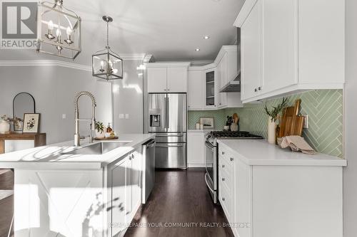 27 Mccabe Lane, New Tecumseth, ON - Indoor Photo Showing Kitchen With Upgraded Kitchen