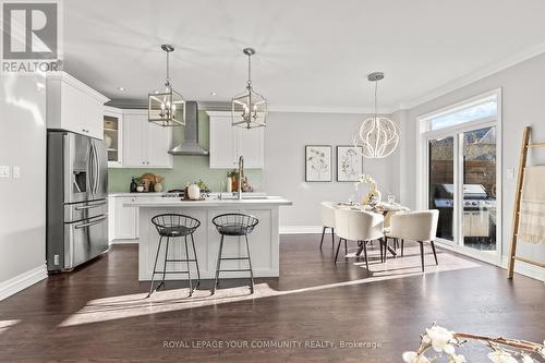 27 Mccabe Lane, New Tecumseth, ON - Indoor Photo Showing Kitchen With Upgraded Kitchen