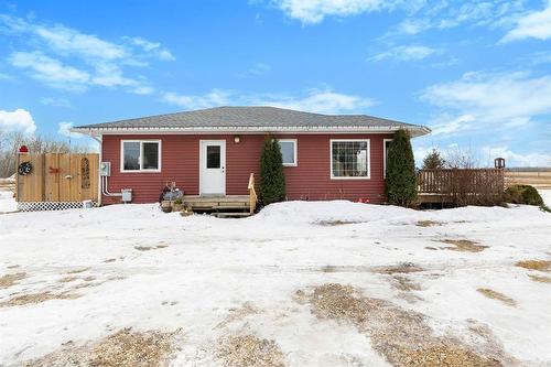 36012 28N Road, Steinbach, MB - Outdoor