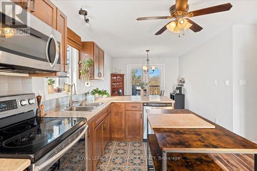 189 Nicholas Street, Quinte West (Murray Ward), ON - Indoor Photo Showing Kitchen With Double Sink