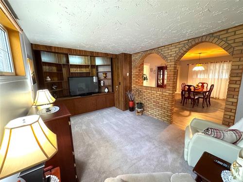 1161 4Th Avenue, Fernie, BC - Indoor Photo Showing Living Room