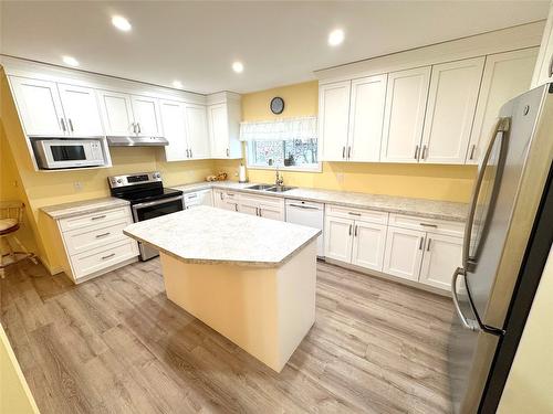 1161 4Th Avenue, Fernie, BC - Indoor Photo Showing Kitchen With Double Sink