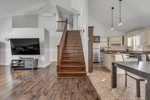 Escalier - 344  - 346 Rue De La Licorne, Québec (Beauport), QC - Indoor Photo Showing Other Room