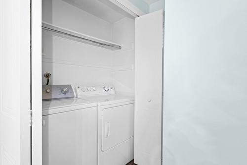 Bathroom - 3251 Boul. Roland-Therrien, Longueuil (Le Vieux-Longueuil), QC - Indoor Photo Showing Laundry Room