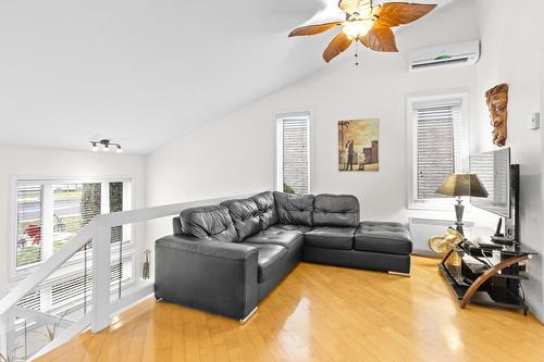 Living room - 3251 Boul. Roland-Therrien, Longueuil (Le Vieux-Longueuil), QC - Indoor Photo Showing Living Room