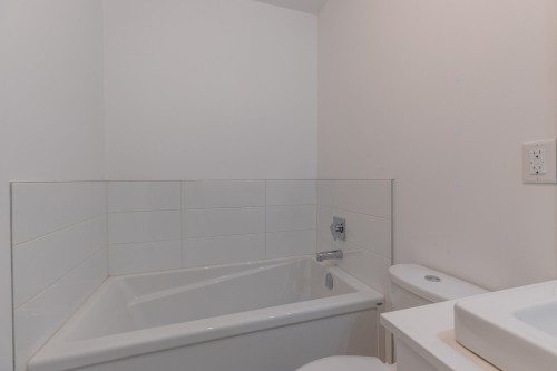 Salle de bains attenante à la CCP - 1098Z Rue Jacqueline-Sicotte, Montréal (Lasalle), QC - Indoor Photo Showing Bathroom