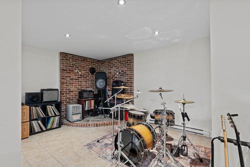 Salle familiale - 27 Av. Hamford, Lachute, QC - Indoor