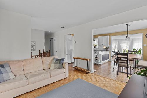 Salon - 27 Av. Hamford, Lachute, QC - Indoor Photo Showing Living Room