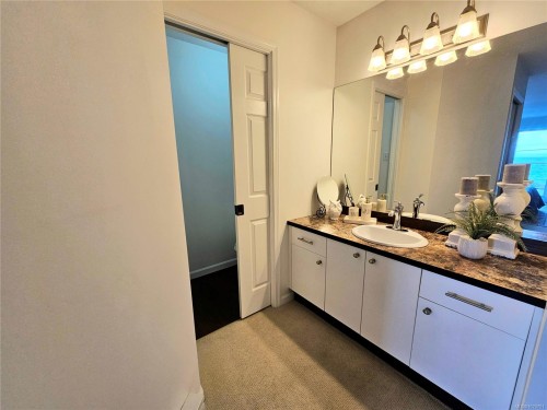 103-3156 Island Hwy West, Qualicum Beach, BC - Indoor Photo Showing Bathroom