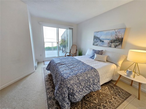 103-3156 Island Hwy West, Qualicum Beach, BC - Indoor Photo Showing Bedroom