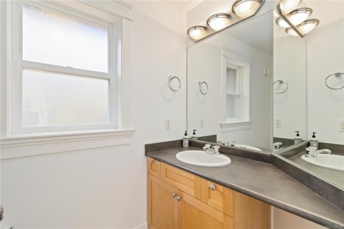 113 Atkins Rd, View Royal, BC 