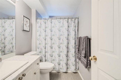 2211 Forbes St, Victoria, BC - Indoor Photo Showing Bathroom