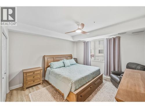 primary bedroom - 921 Spillway Road Unit# 102B, Oliver, BC - Indoor Photo Showing Bedroom