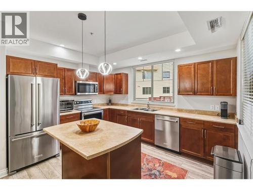 kitchen - 921 Spillway Road Unit# 102B, Oliver, BC - Indoor Photo Showing Kitchen With Double Sink